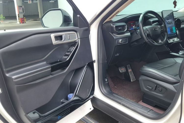 Used Ford Explorer 2020 EcoBoost 285 4x4 Trend Edition 7-Seater Left Front Seat