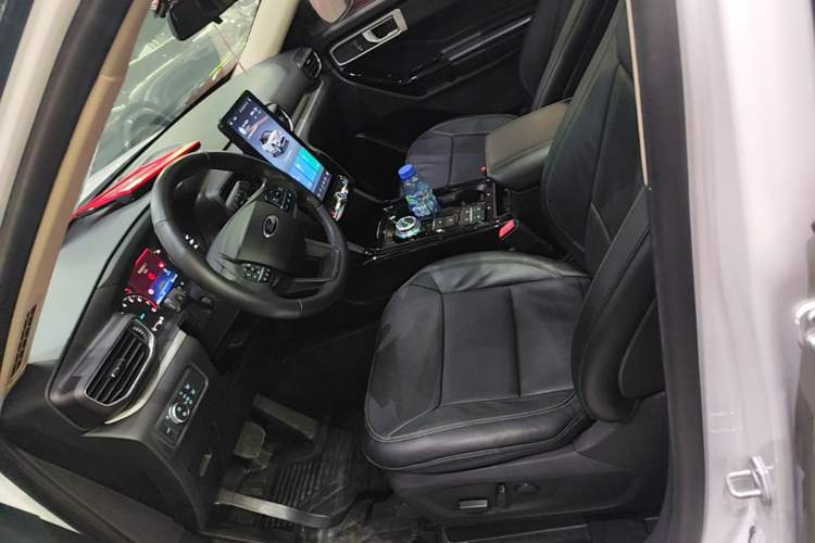 Used Ford Explorer 2020 EcoBoost 285 Rear-Drive Trend Edition 6 Seats Left Front Seat