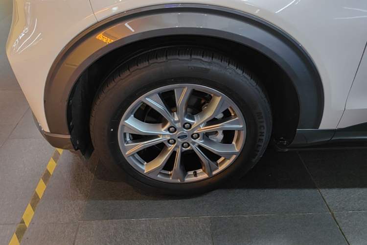 Used Ford Explorer 2020 EcoBoost 285 4x4 Trend Edition 7-Seater Left Front Wheel Hub