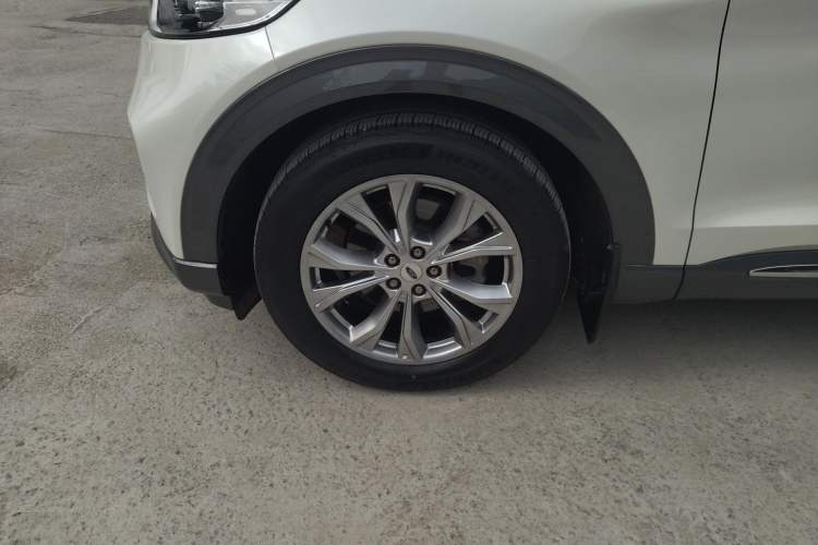 Used Ford Explorer 2020 EcoBoost 285 Rear-Drive Trend Edition 6 Seats Left Front Wheel Hub