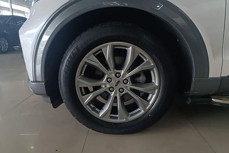 Used Ford Explorer 2020 EcoBoost 285 Rear-Drive Trend Edition 6 Seats Left Front Wheel Hub