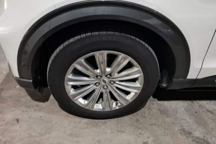 Used Ford Explorer 2020 EcoBoost 285 4x4 Titanium Edition 7-Seater Left Front Wheel Hub