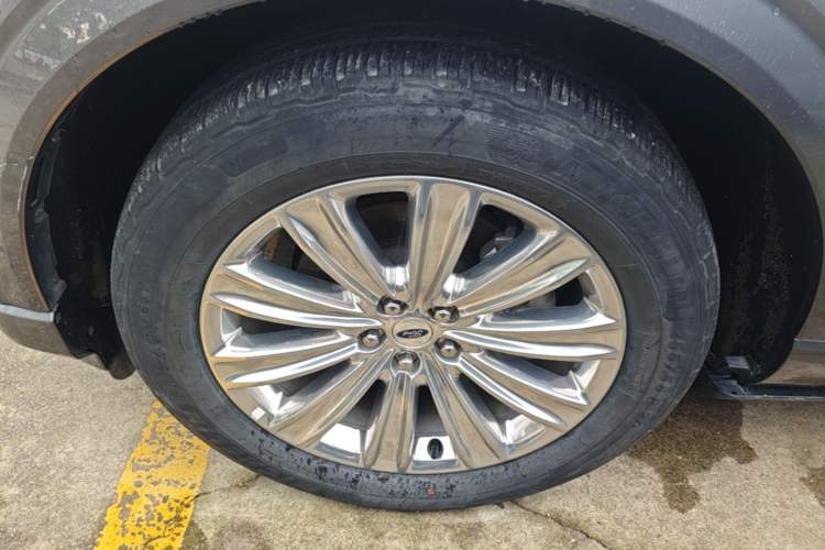 Used Ford Explorer 2020 EcoBoost 285 4x4 Titanium Edition 6 Seats Left Front Wheel Hub