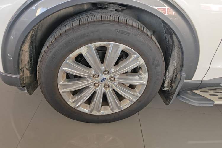 Used Ford Explorer 2020 EcoBoost 285 4x4 Titanium Edition 7-Seater Left Front Wheel Hub
