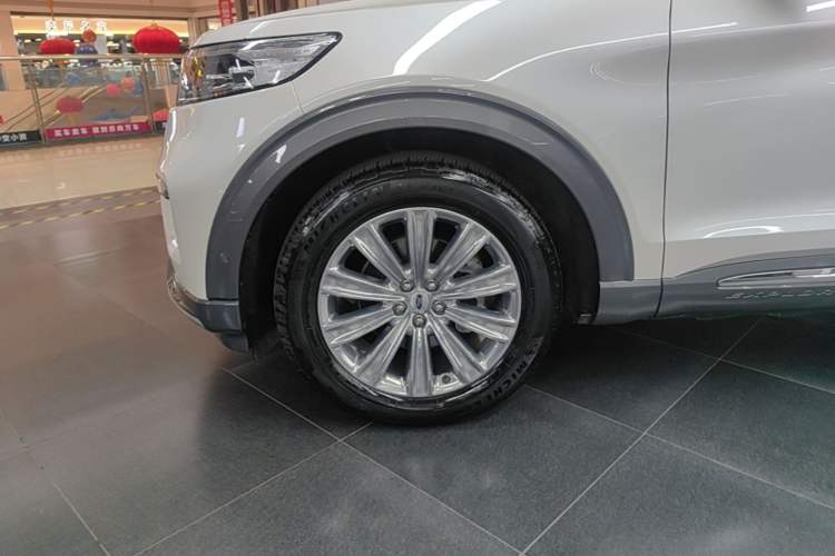 Used Ford Explorer 2020 EcoBoost 285 4x4 Titanium Edition 7-Seater Left Front Wheel Hub