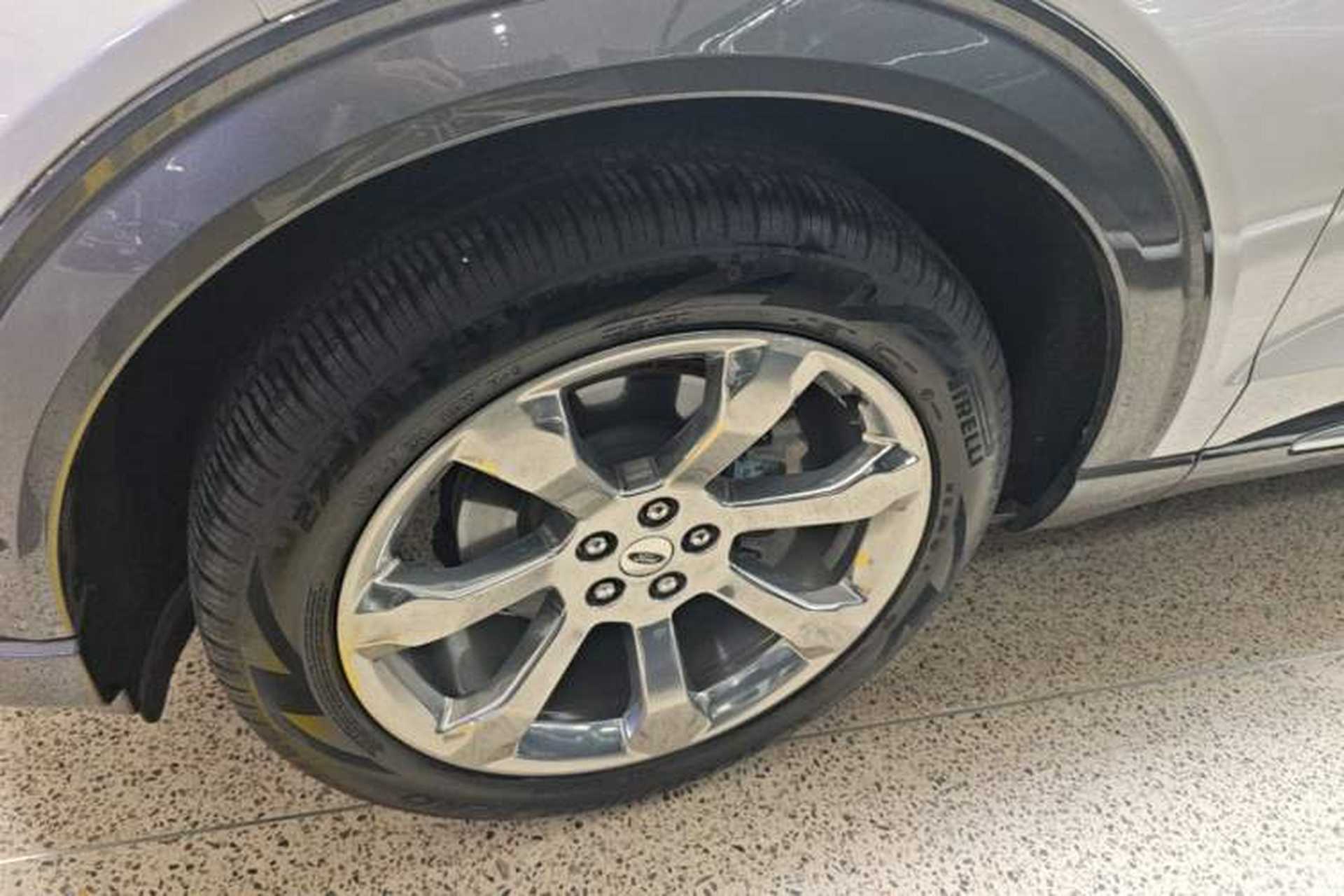 Used Ford Explorer 2020 EcoBoost 285 4x4 Platinum Edition 6 Seats Left Front Wheel Hub