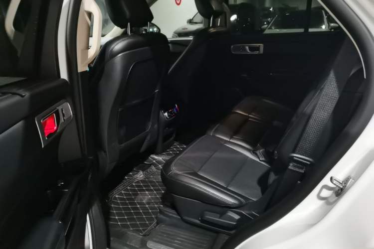 Used Ford Explorer 2020 EcoBoost 285 4x4 Titanium Edition 7-Seater Left Rear Seat