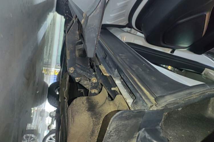 Used Ford Explorer 2020 EcoBoost 285 Rear-Drive Trend Edition 6 Seats Left Side Sill