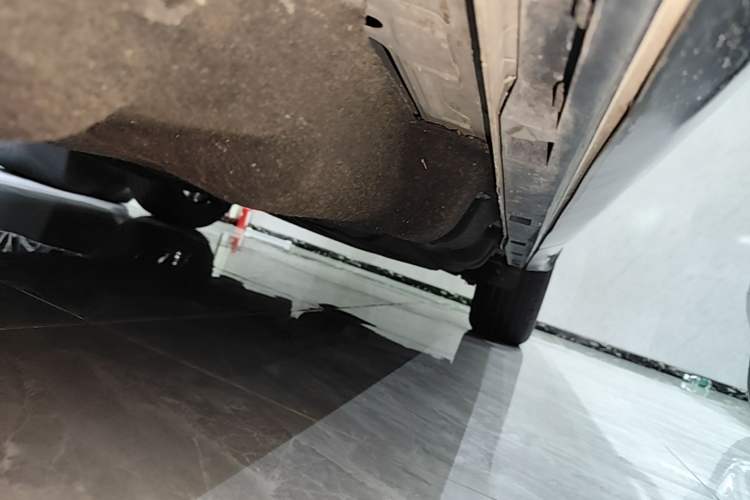 Used Ford Explorer 2020 EcoBoost 285 Rear-Drive Trend Edition 6 Seats Left Side Sill