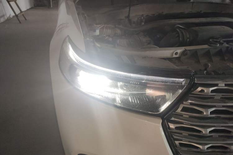 Used Ford Explorer 2020 EcoBoost 285 4x4 Titanium Edition 7-Seater Right Front Headlight