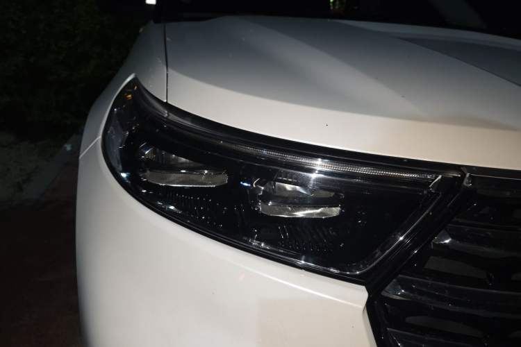 Used Ford Explorer 2020 EcoBoost 285 Four-Wheel Drive Trend Edition 6 Seats Right Front Headlight