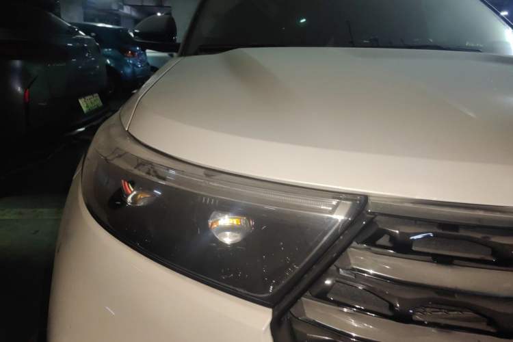 Used Ford Explorer 2020 EcoBoost 285 4x4 Trend Edition 7-Seater Right Front Headlight