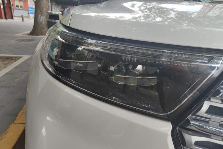 Used Ford Explorer 2020 EcoBoost 285 4x4 Titanium Edition 7-Seater Right Front Headlight