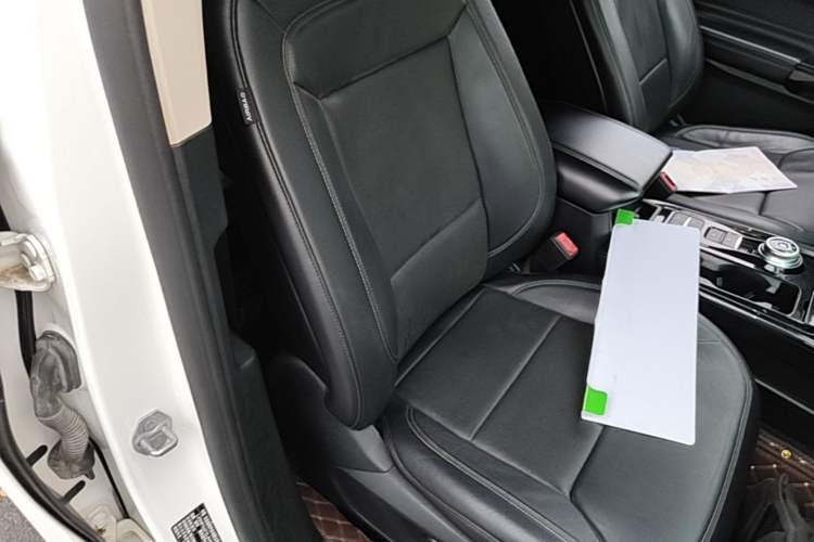 Used Ford Explorer 2020 EcoBoost 285 Rear-Drive Trend Edition 7-Seater Right Front Seat