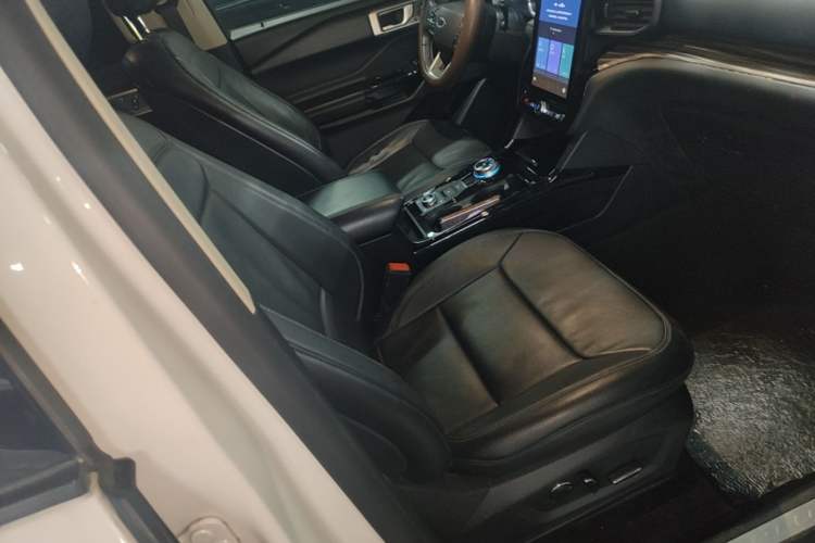 Used Ford Explorer 2020 EcoBoost 285 4x4 Titanium Edition 7-Seater Right Front Seat