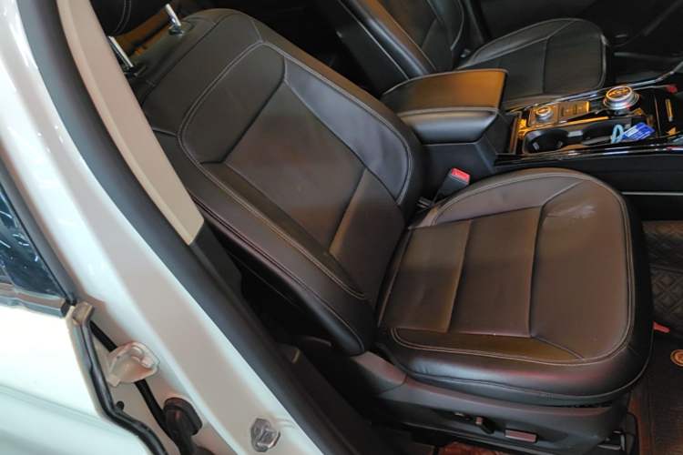 Used Ford Explorer 2020 EcoBoost 285 4x4 Trend Edition 7-Seater Right Front Seat