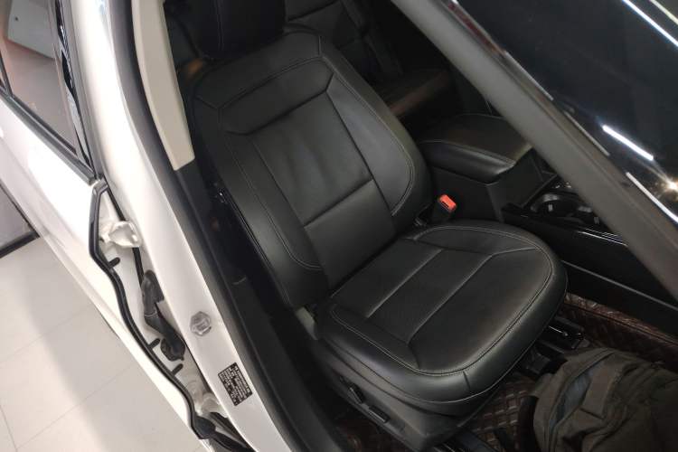 Used Ford Explorer 2020 EcoBoost 285 4x4 Trend Edition 7-Seater Right Front Seat