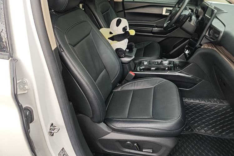 Used Ford Explorer 2020 EcoBoost 285 4x4 Titanium Edition 6 Seats Right Front Seat