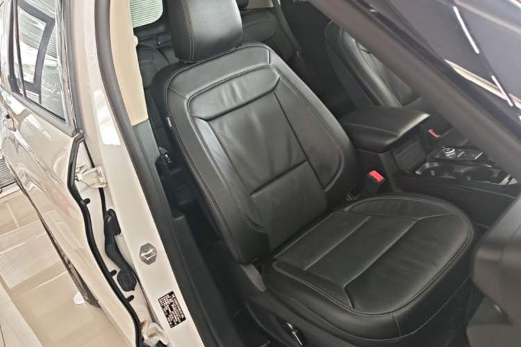 Used Ford Explorer 2020 EcoBoost 285 4x4 Titanium Edition 6 Seats Right Front Seat