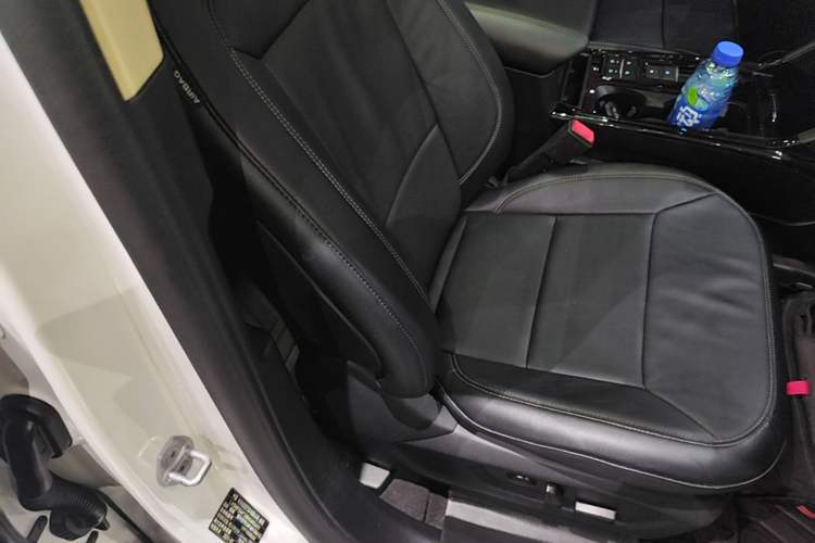 Used Ford Explorer 2020 EcoBoost 285 Rear-Drive Trend Edition 6 Seats Right Front Seat