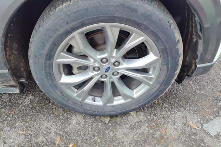Used Ford Explorer 2020 EcoBoost 285 Rear-Drive Trend Edition 6 Seats Right Front Wheel Hub