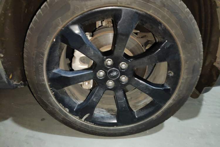 Used Ford Explorer 2020 EcoBoost 285 Four-Wheel Drive Sport Edition ST-LINE 7-Seater Right Front Wheel Hub
