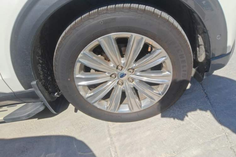 Used Ford Explorer 2020 EcoBoost 285 4x4 Titanium Edition 7-Seater Right Front Wheel Hub