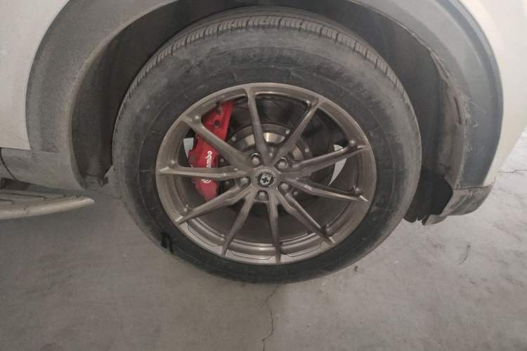 Used Ford Explorer 2020 EcoBoost 285 4x4 Titanium Edition 7-Seater Right Front Wheel Hub