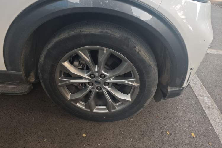 Used Ford Explorer 2020 EcoBoost 285 Rear-Drive Trend Edition 7-Seater Right Front Wheel Hub