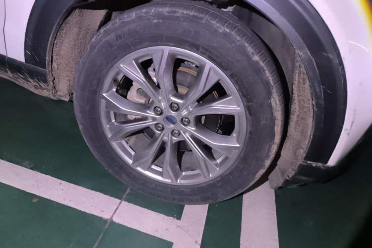 Used Ford Explorer 2020 EcoBoost 285 Four-Wheel Drive Trend Edition 6 Seats Right Front Wheel Hub