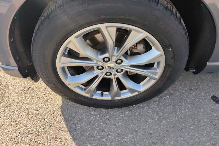 Used Ford Explorer 2020 EcoBoost 285 Rear-Drive Trend Edition 6 Seats Right Front Wheel Hub
