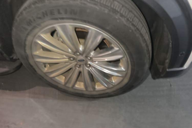 Used Ford Explorer 2020 EcoBoost 285 4x4 Titanium Edition 7-Seater Right Front Wheel Hub