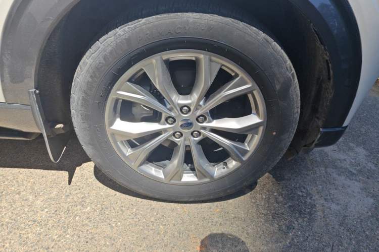 Used Ford Explorer 2020 EcoBoost 285 4x4 Trend Edition 7-Seater Right Front Wheel Hub