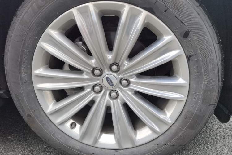 Used Ford Explorer 2020 EcoBoost 285 4x4 Titanium Edition 7-Seater Right Front Wheel Hub