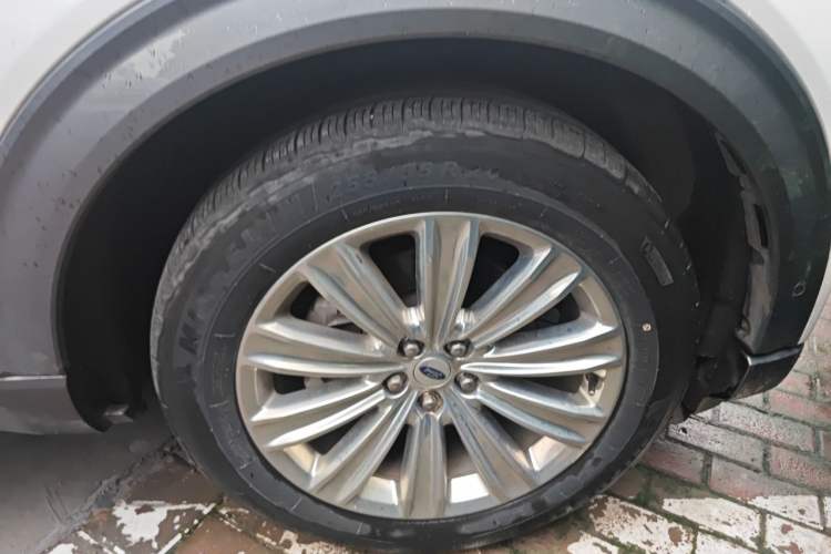 Used Ford Explorer 2020 EcoBoost 285 4x4 Titanium Edition 7-Seater Right Front Wheel Hub