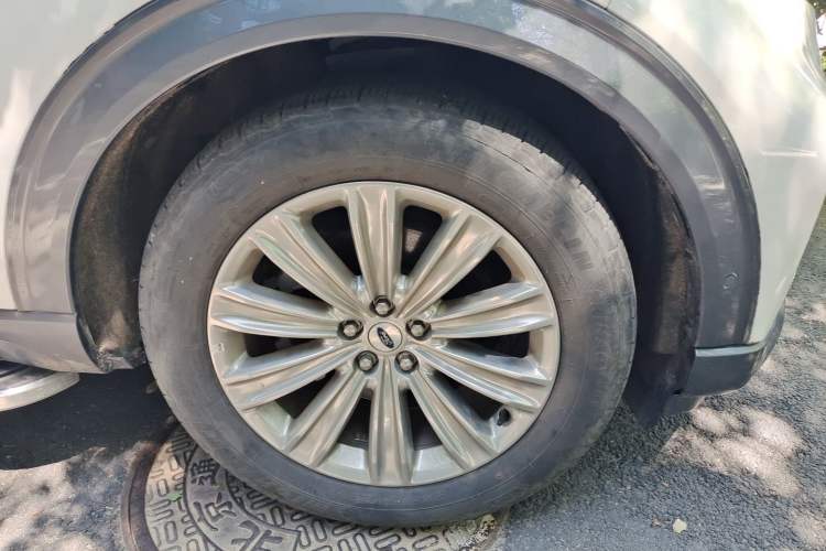 Used Ford Explorer 2020 EcoBoost 285 4x4 Titanium Edition 6 Seats Right Front Wheel Hub