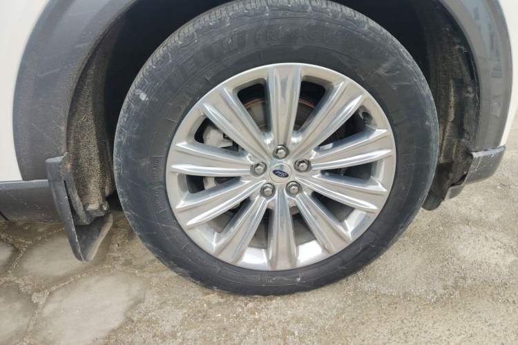 Used Ford Explorer 2020 EcoBoost 285 4x4 Titanium Edition 7-Seater Right Front Wheel Hub
