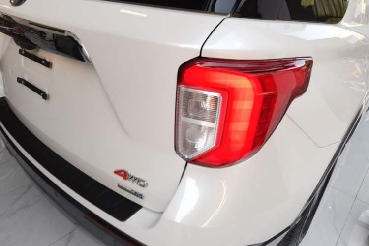 Used Ford Explorer 2020 EcoBoost 285 Four-Wheel Drive Trend Edition 6 Seats Right Rear Taillight