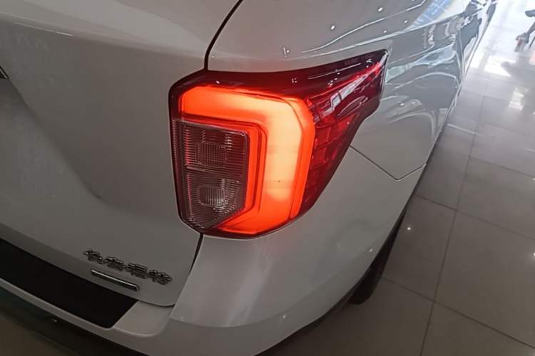 Used Ford Explorer 2020 EcoBoost 285 Rear-Drive Trend Edition 6 Seats Right Rear Taillight