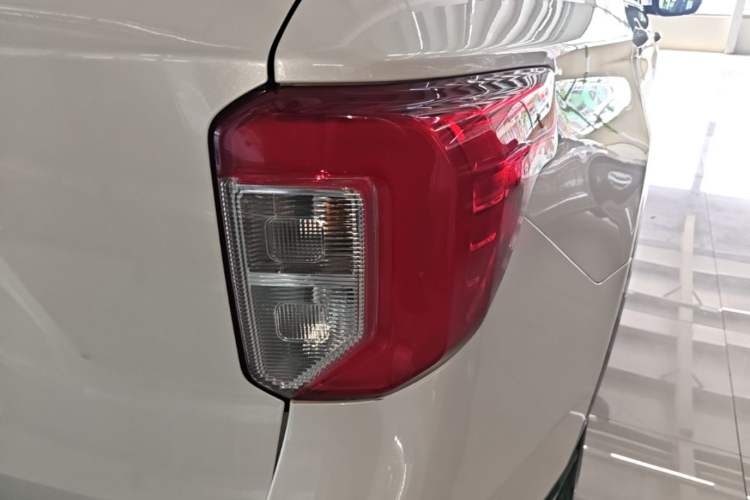 Used Ford Explorer 2020 EcoBoost 285 4x4 Titanium Edition 6 Seats Right Rear Taillight