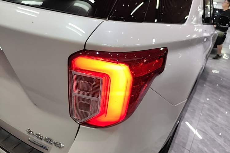 Used Ford Explorer 2020 EcoBoost 285 Rear-Drive Trend Edition 6 Seats Right Rear Taillight