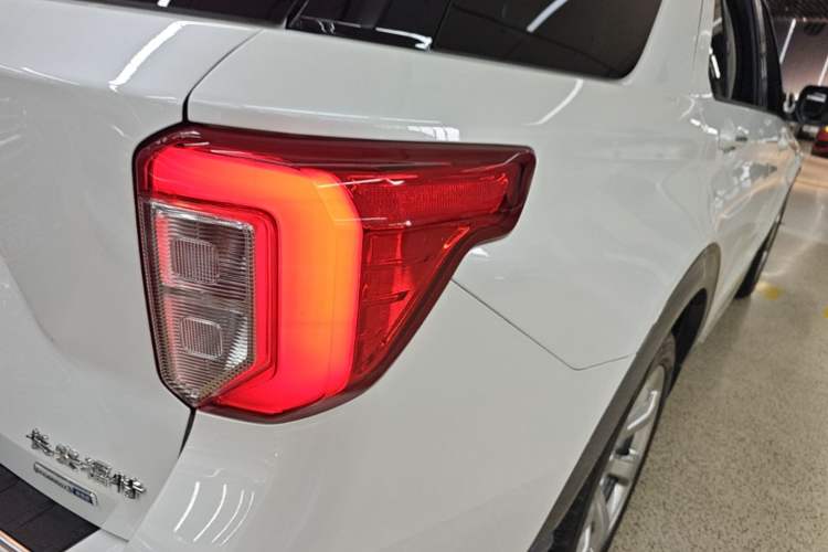 Used Ford Explorer 2020 EcoBoost 285 4x4 Platinum Edition 6 Seats Right Rear Taillight