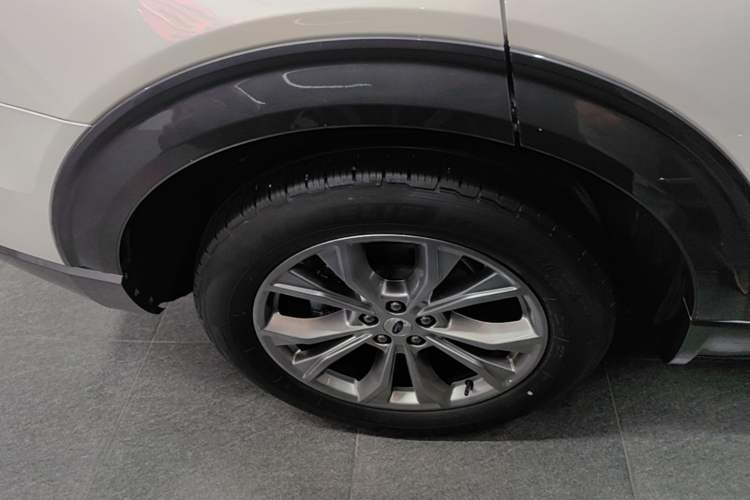 Used Ford Explorer 2020 EcoBoost 285 4x4 Trend Edition 7-Seater Right Rear Wheel Hub
