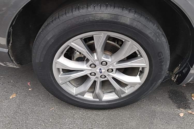 Used Ford Explorer 2020 EcoBoost 285 Rear-Drive Trend Edition 7-Seater Right Rear Wheel Hub