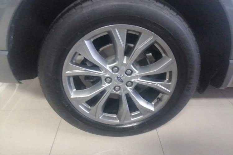 Used Ford Explorer 2020 EcoBoost 285 4x4 Trend Edition 7-Seater Right Rear Wheel Hub