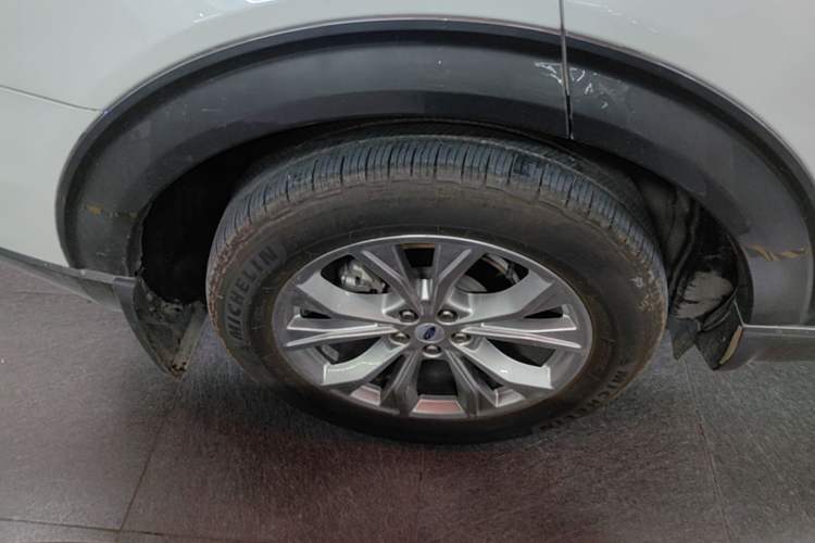 Used Ford Explorer 2020 EcoBoost 285 4x4 Trend Edition 7-Seater Right Rear Wheel Hub