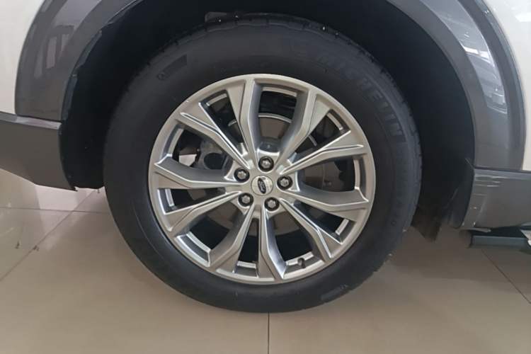 Used Ford Explorer 2020 EcoBoost 285 Rear-Drive Trend Edition 6 Seats Right Rear Wheel Hub