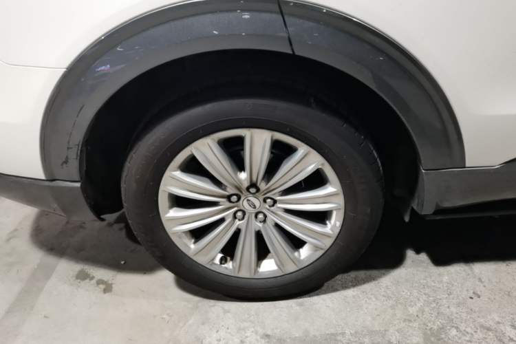 Used Ford Explorer 2020 EcoBoost 285 4x4 Titanium Edition 7-Seater Right Rear Wheel Hub