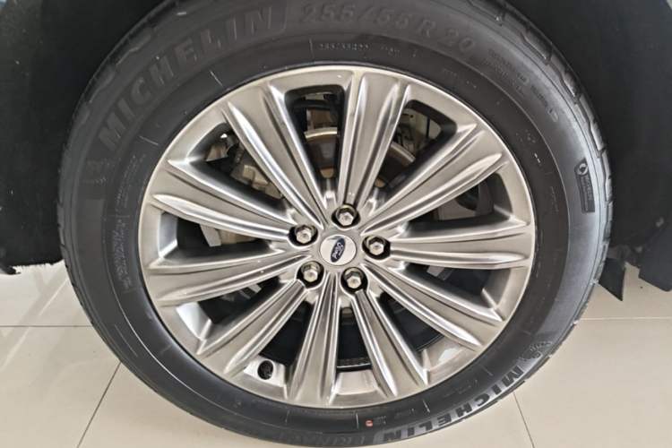 Used Ford Explorer 2020 EcoBoost 285 4x4 Titanium Edition 6 Seats Right Rear Wheel Hub