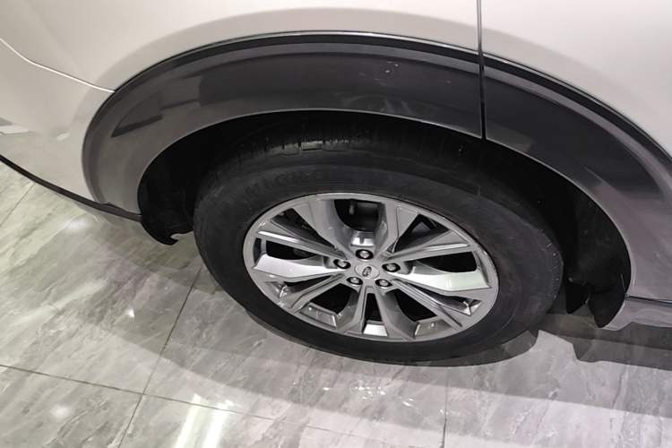 Used Ford Explorer 2020 EcoBoost 285 Rear-Drive Trend Edition 6 Seats Right Rear Wheel Hub